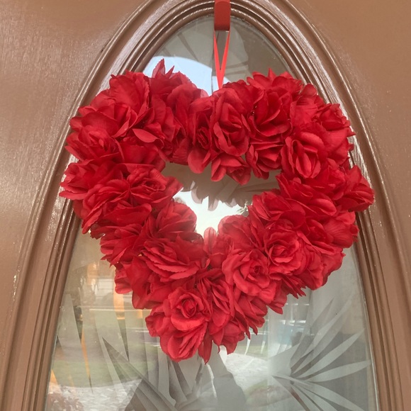 Red Rose Heart Wreath - Picture 2 of 2